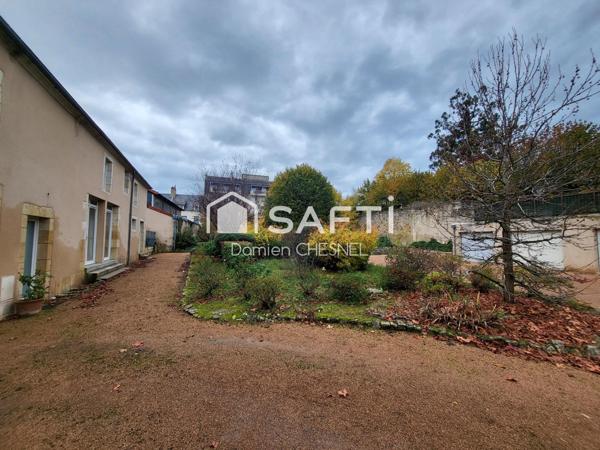Maison de charme avec terrasse, garage et cave en plein centre-ville