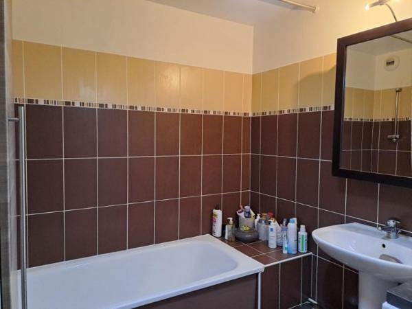 TRES BELLE OPPORTUNITE Appartement avec extérieur clos et privatif d'environ 18 m2