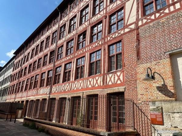 TRES BELLE OPPORTUNITE Appartement avec extérieur clos et privatif d'environ 18 m2