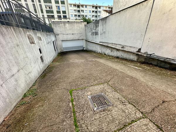 Lot de 4 Parkings Tours centre - Idéal investisseur -