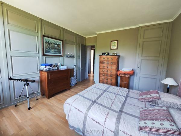 Accès rapide à Lisieux, ensemble maison et dépendance aménagée sur un parc paysagé de 5914 m²