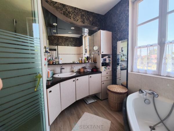 Accès rapide à Lisieux, ensemble maison et dépendance aménagée sur un parc paysagé de 5914 m²