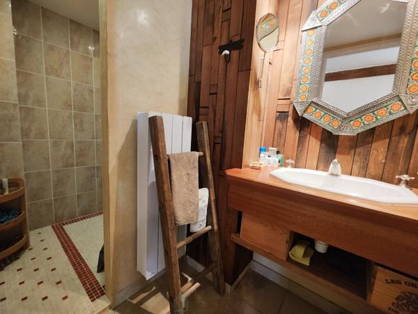 Accès rapide à Lisieux, ensemble maison et dépendance aménagée sur un parc paysagé de 5914 m²