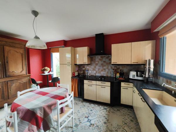 Accès rapide à Lisieux, ensemble maison et dépendance aménagée sur un parc paysagé de 5914 m²