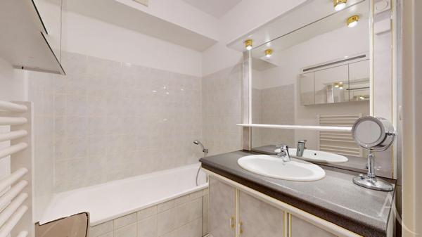 Appartement Grenoble 2 pièce(s) 46.79 m2