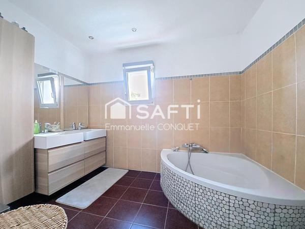 Maison lumineuse de 130 m² habitables avec piscine