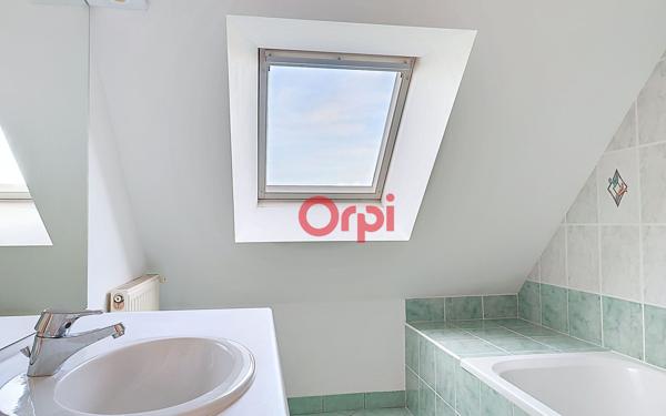 Maison à vendre    6 pièces •  Theix