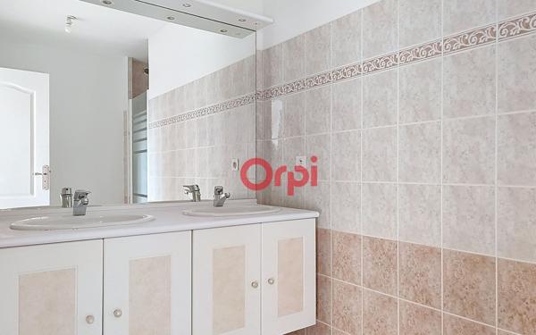 Maison à vendre    6 pièces •  Theix