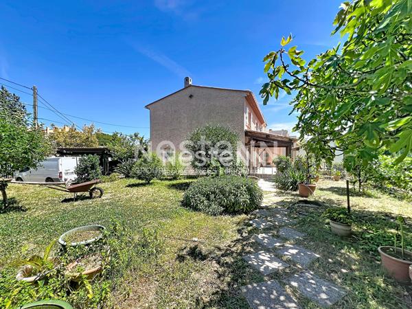 Golfe-Juan - Maison 5P 126 m² + Appartement indépendant 3P 98 m² - Terrain 1 480 m² - Sous-sol 70 m² - Parkings - Proche mer