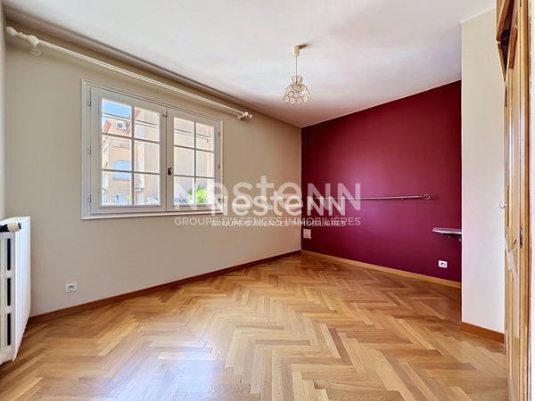 Golfe-Juan - Maison 5P 126 m² + Appartement indépendant 3P 98 m² - Terrain 1 480 m² - Sous-sol 70 m² - Parkings - Proche mer