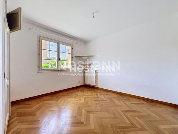 Golfe-Juan - Maison 5P 126 m² + Appartement indépendant 3P 98 m² - Terrain 1 480 m² - Sous-sol 70 m² - Parkings - Proche mer