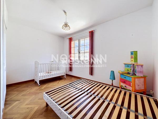 Golfe-Juan - Maison 5P 126 m² + Appartement indépendant 3P 98 m² - Terrain 1 480 m² - Sous-sol 70 m² - Parkings - Proche mer
