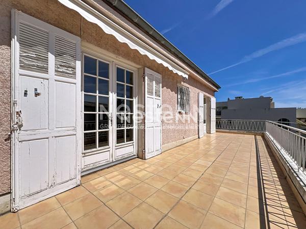 Golfe-Juan - Maison 5P 126 m² + Appartement indépendant 3P 98 m² - Terrain 1 480 m² - Sous-sol 70 m² - Parkings - Proche mer