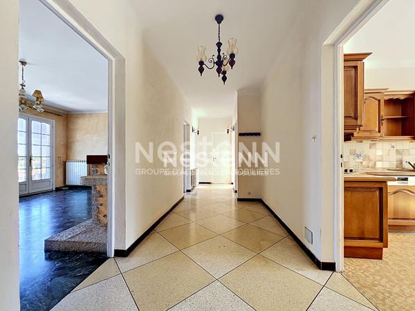 Golfe-Juan - Maison 5P 126 m² + Appartement indépendant 3P 98 m² - Terrain 1 480 m² - Sous-sol 70 m² - Parkings - Proche mer