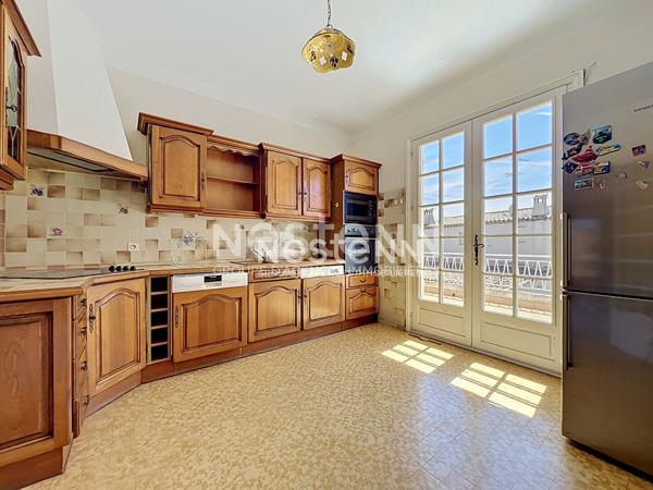 Golfe-Juan - Maison 5P 126 m² + Appartement indépendant 3P 98 m² - Terrain 1 480 m² - Sous-sol 70 m² - Parkings - Proche mer