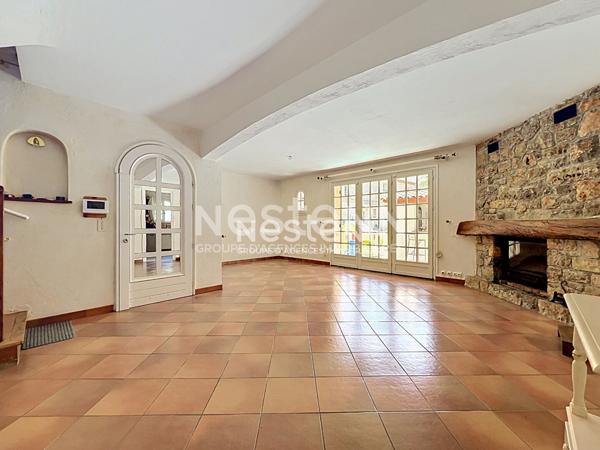 Golfe-Juan - Maison 5P 126 m² + Appartement indépendant 3P 98 m² - Terrain 1 480 m² - Sous-sol 70 m² - Parkings - Proche mer