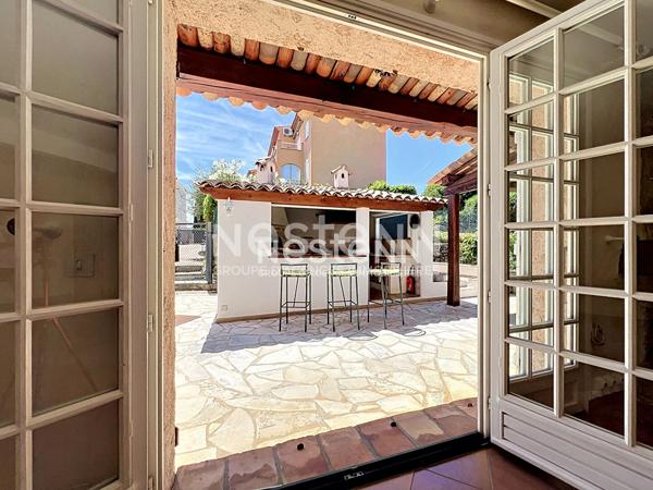 Golfe-Juan - Maison 5P 126 m² + Appartement indépendant 3P 98 m² - Terrain 1 480 m² - Sous-sol 70 m² - Parkings - Proche mer