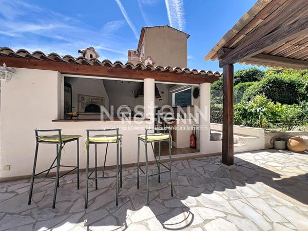 Golfe-Juan - Maison 5P 126 m² + Appartement indépendant 3P 98 m² - Terrain 1 480 m² - Sous-sol 70 m² - Parkings - Proche mer