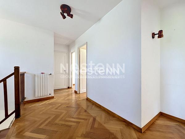 Golfe-Juan - Maison 5P 126 m² + Appartement indépendant 3P 98 m² - Terrain 1 480 m² - Sous-sol 70 m² - Parkings - Proche mer