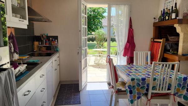 Proche Bergerac Demeure en pierres, gite et dépendances 17 pièces sur parcelle de 23000 m²