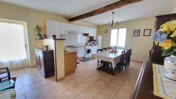 Proche Bergerac Demeure en pierres, gite et dépendances 17 pièces sur parcelle de 23000 m²
