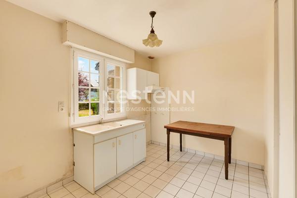 A vendre au bourg d'YFFINIAC Maison avec 3 chambre et un appartement T2  169m²!!!!
