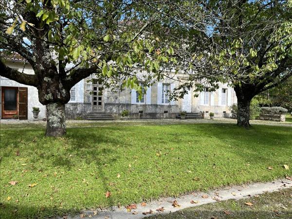 Maison à vendre |  Aujac |  8 pièces | 129 m²