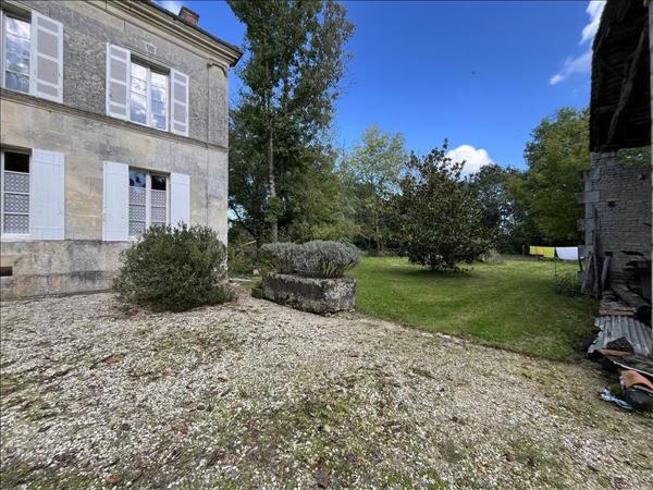Maison à vendre |  Aujac |  8 pièces | 129 m²