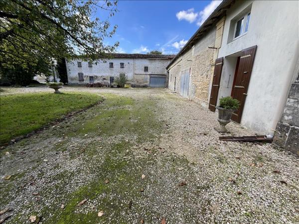Maison à vendre |  Aujac |  8 pièces | 129 m²