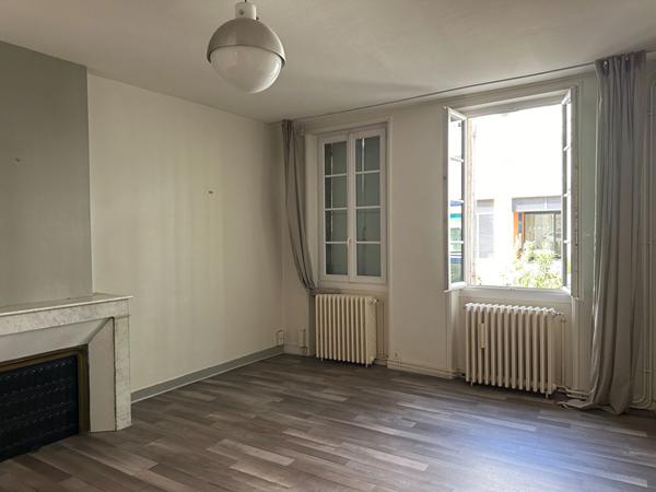 ROCHEFORT Hyper-centre Immeuble de rapport à rénover