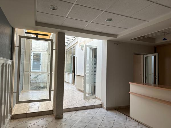 ROCHEFORT Hyper-centre Immeuble de rapport à rénover