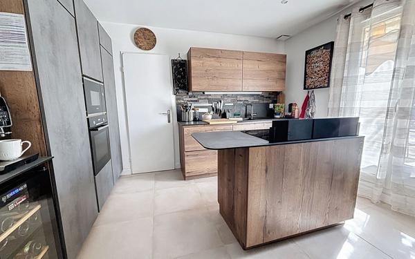 Maison à vendre    5 pièces • 145 m2 Ozoir-la-Ferrière