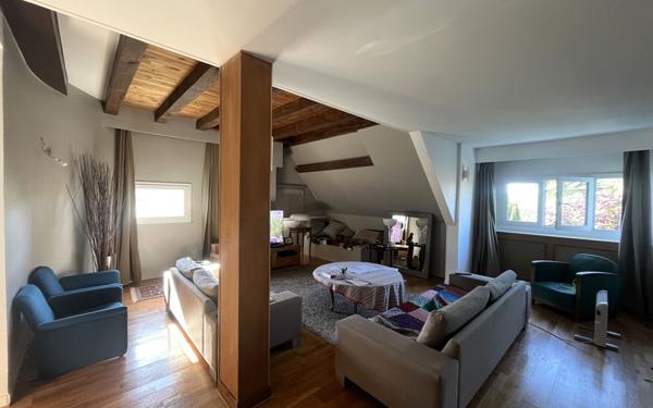 Appartement à louer    5 pièces •  Condé-Sainte-Libiaire