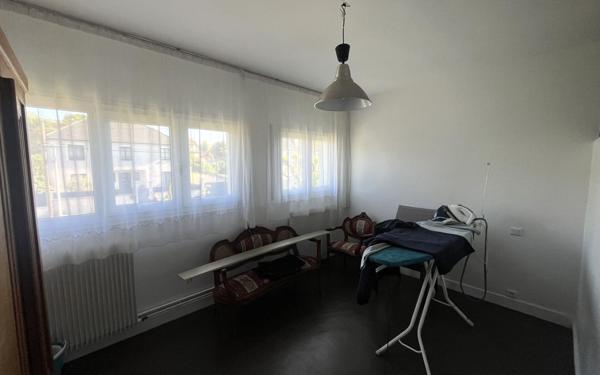 Appartement à louer    5 pièces •  Condé-Sainte-Libiaire