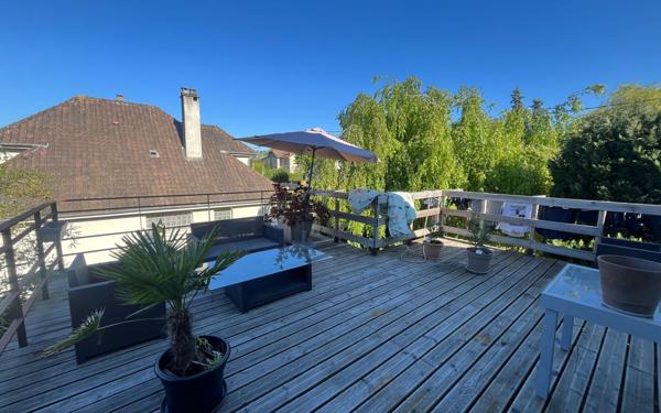 Appartement à louer    5 pièces •  Condé-Sainte-Libiaire