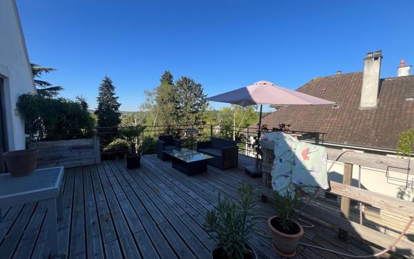 Appartement à louer    5 pièces •  Condé-Sainte-Libiaire