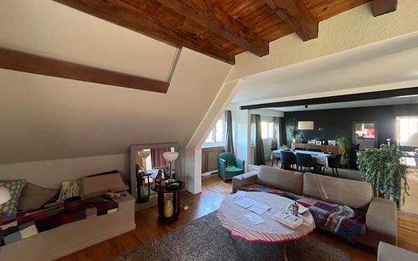 Appartement à louer    5 pièces •  Condé-Sainte-Libiaire
