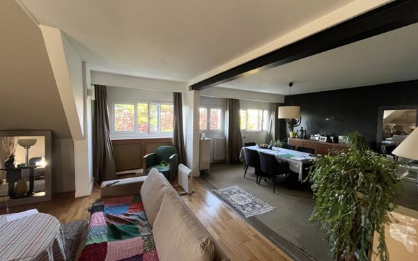 Appartement à louer    5 pièces •  Condé-Sainte-Libiaire