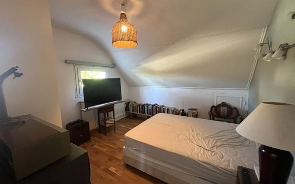 Appartement à louer    5 pièces •  Condé-Sainte-Libiaire
