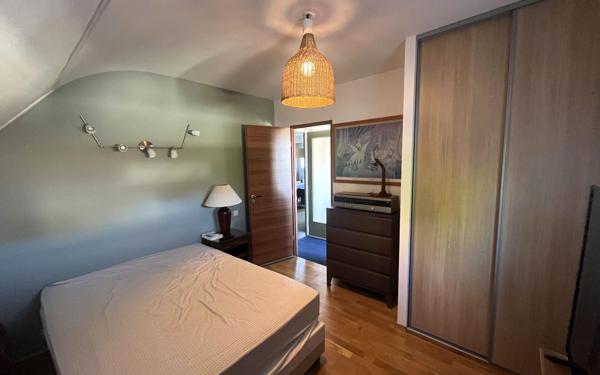 Appartement à louer    5 pièces •  Condé-Sainte-Libiaire