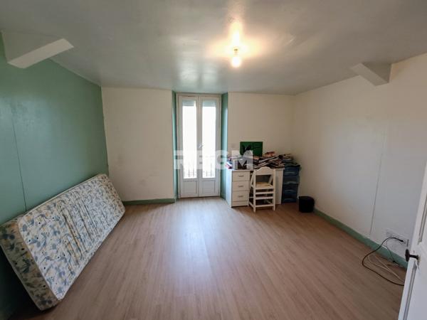 Neuvic (24190) Maison d'habitation 12 Pièces 187m2 avec dépendances