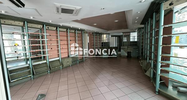 Location Local commercial 6 pièces 224 m² - Bagnols-sur-cèze 30200