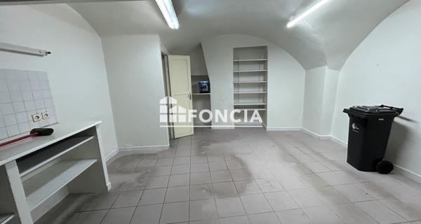 Location Local commercial 6 pièces 224 m² - Bagnols-sur-cèze 30200