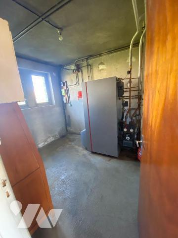 A vendre à Pleaux (CANTAL), village dynamique, un pavillon en bon état, à rafraichir, comprenan...