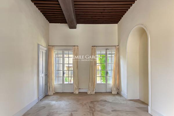 À vendre - Avignon Intra-muros - Centre historique - Ensemble immobilier de caractère avec patio-terrasses et fort potentiel de rénovation.