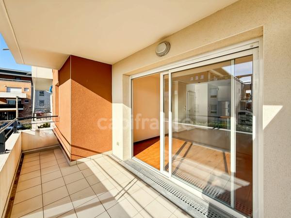 Appartement à vendre 2 pièces PREVESSIN MOENS (01) - T2 - 44m2 avec balcon, garage motorisé et parking privatif