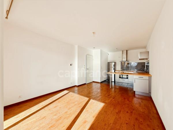 Appartement à vendre 2 pièces PREVESSIN MOENS (01) - T2 - 44m2 avec balcon, garage motorisé et parking privatif