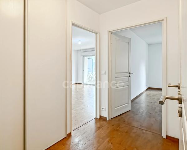 Appartement à vendre 2 pièces PREVESSIN MOENS (01) - T2 - 44m2 avec balcon, garage motorisé et parking privatif