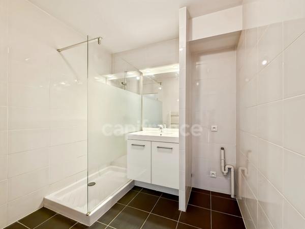 Appartement à vendre 2 pièces PREVESSIN MOENS (01) - T2 - 44m2 avec balcon, garage motorisé et parking privatif