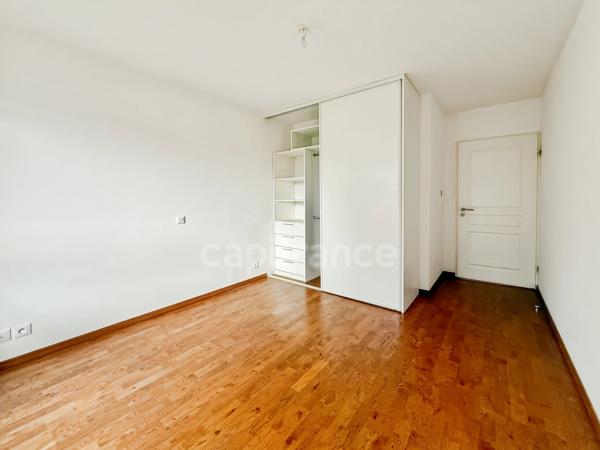 Appartement à vendre 2 pièces PREVESSIN MOENS (01) - T2 - 44m2 avec balcon, garage motorisé et parking privatif